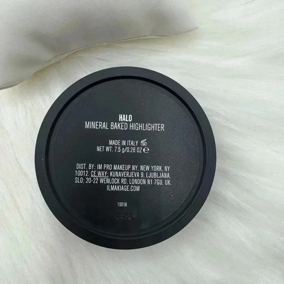 MINERAL BAKED HIGHLIGHTER
INSTANT GLOW BAKED HIGHLIGHTER HALO - Picture 3 of 5